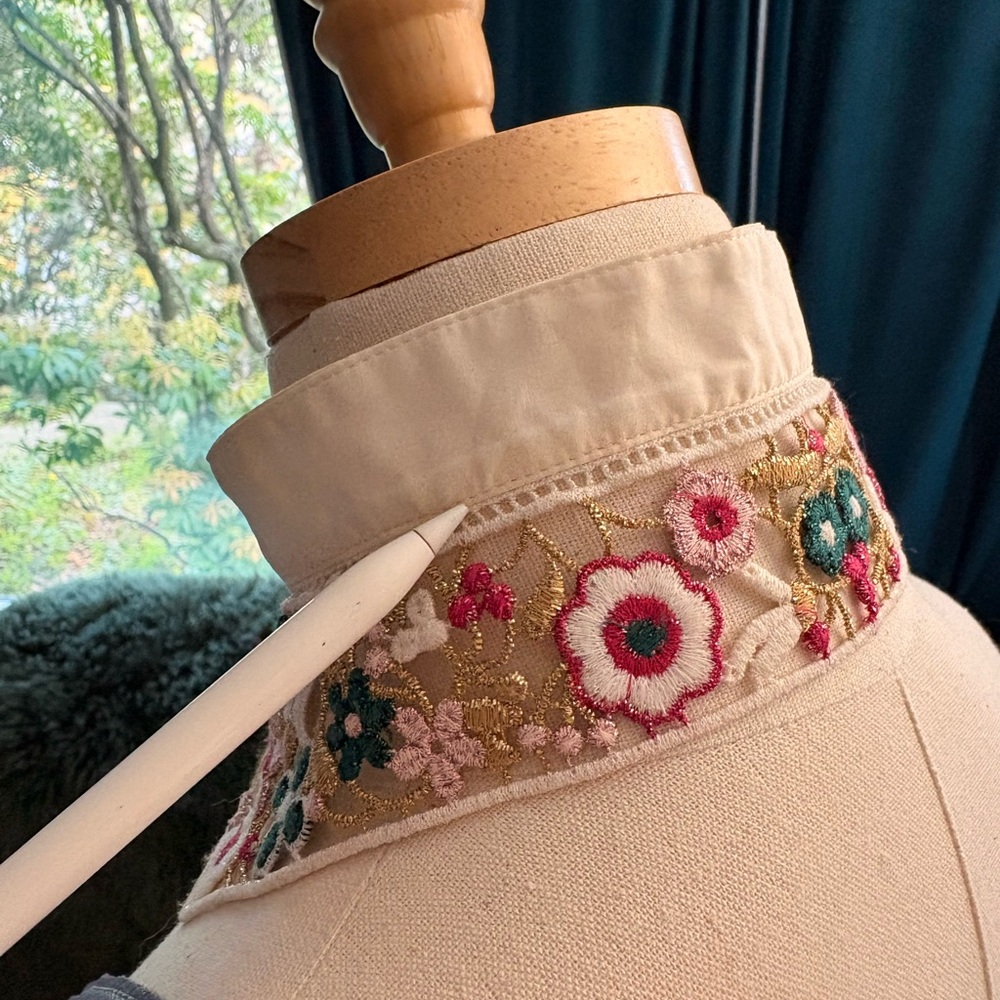 Embroidered collar - Picture 4 of 9